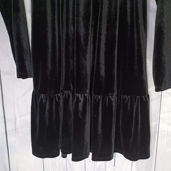 Lilypad velour v-neck long-sleeved dress - Picture 8 of 11